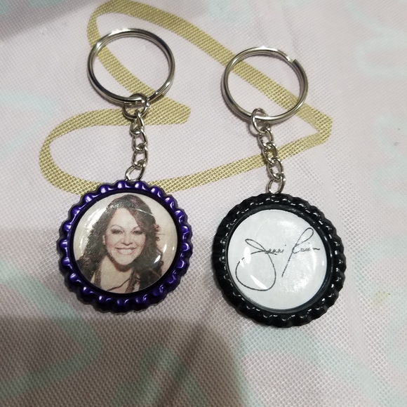 Jenni Rivera Bottle Cap Keychains - Picture 2 of 2
